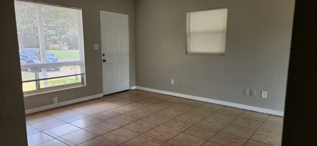 1053 Audrey Dr - Photo 4 of 14