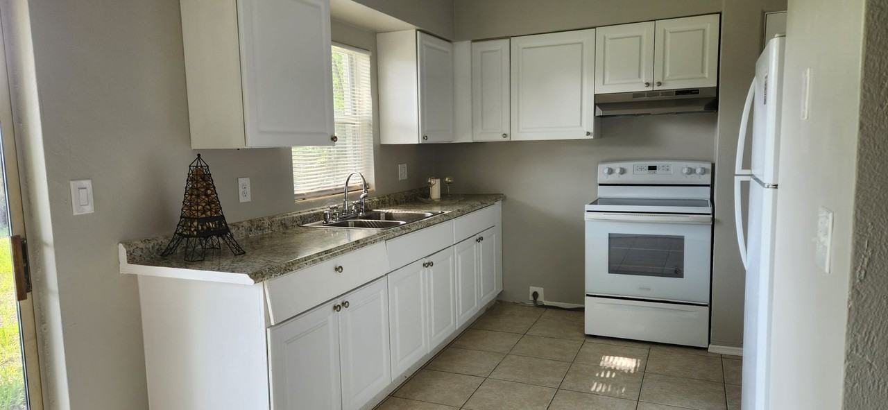 1053 Audrey Dr - Photo 5 of 14