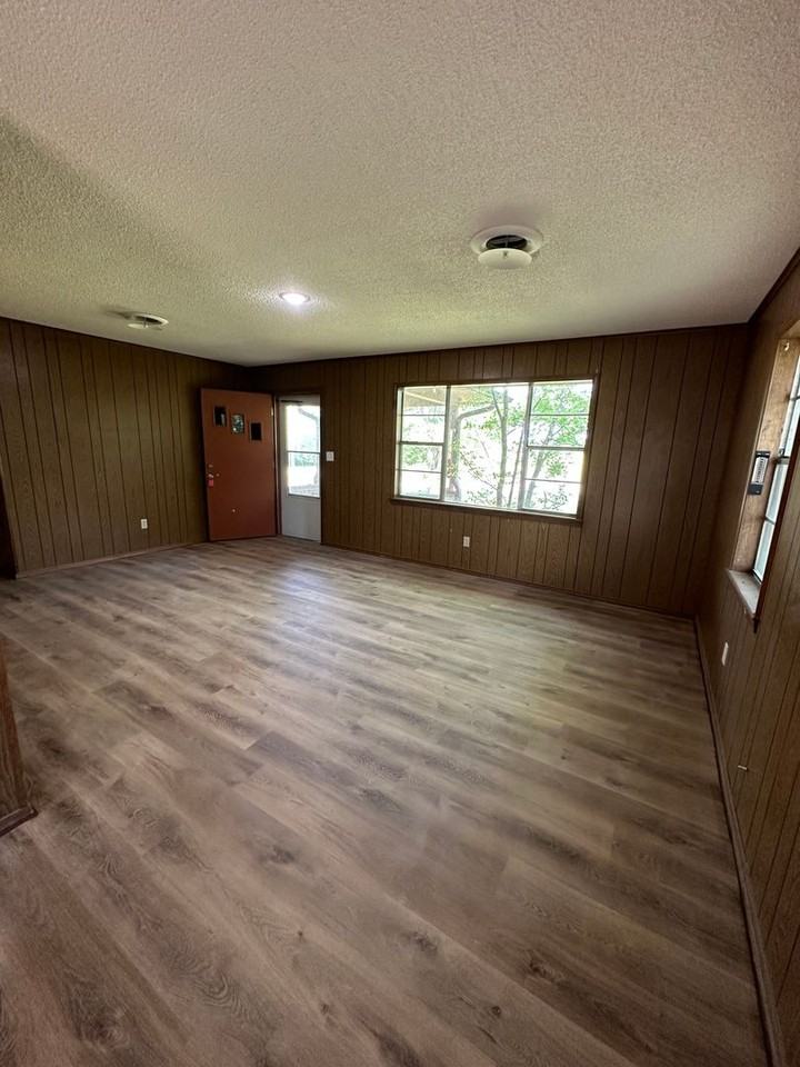 1515 Oak Grove Rd - Photo 2 of 15