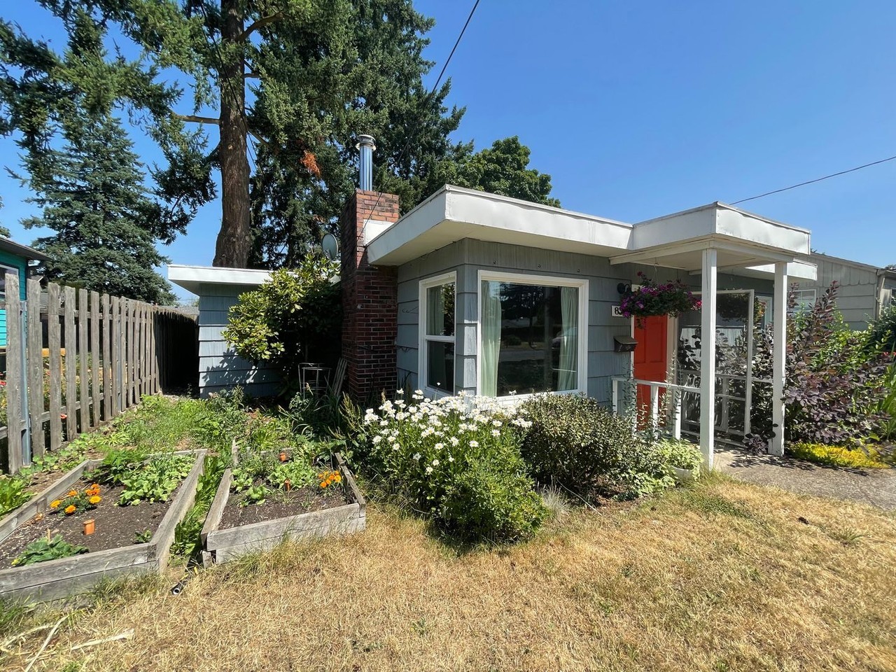 8306 Se 62nd Ave - Photo 2 of 16