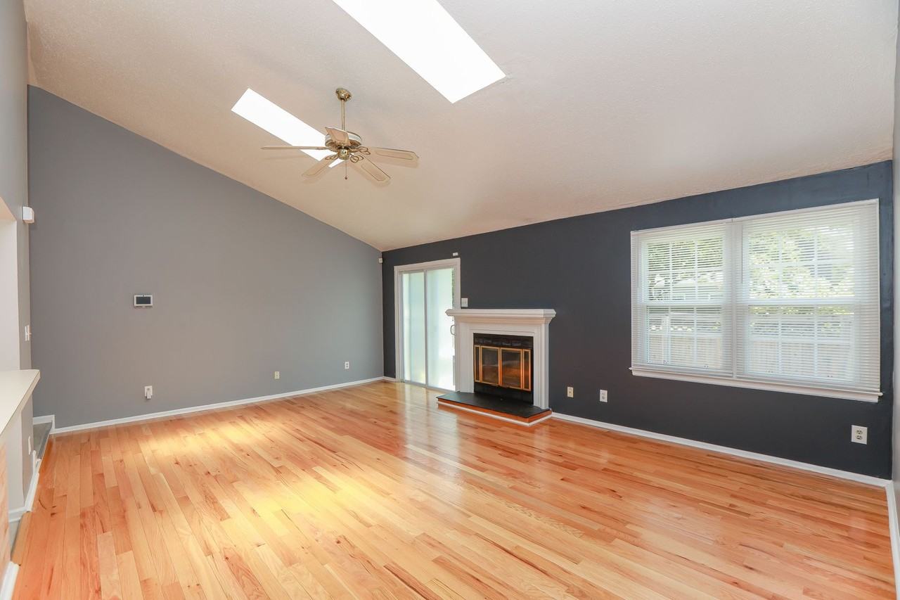 1444 Lake Geneve Dr - Photo 3 of 31