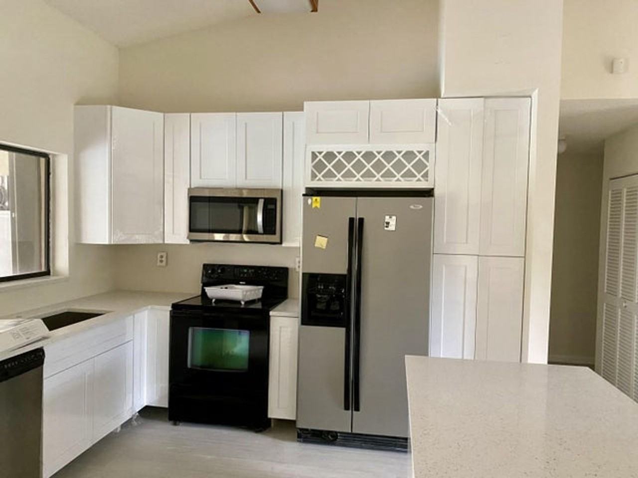 2153 Amesbury Cir - Photo 2 of 14