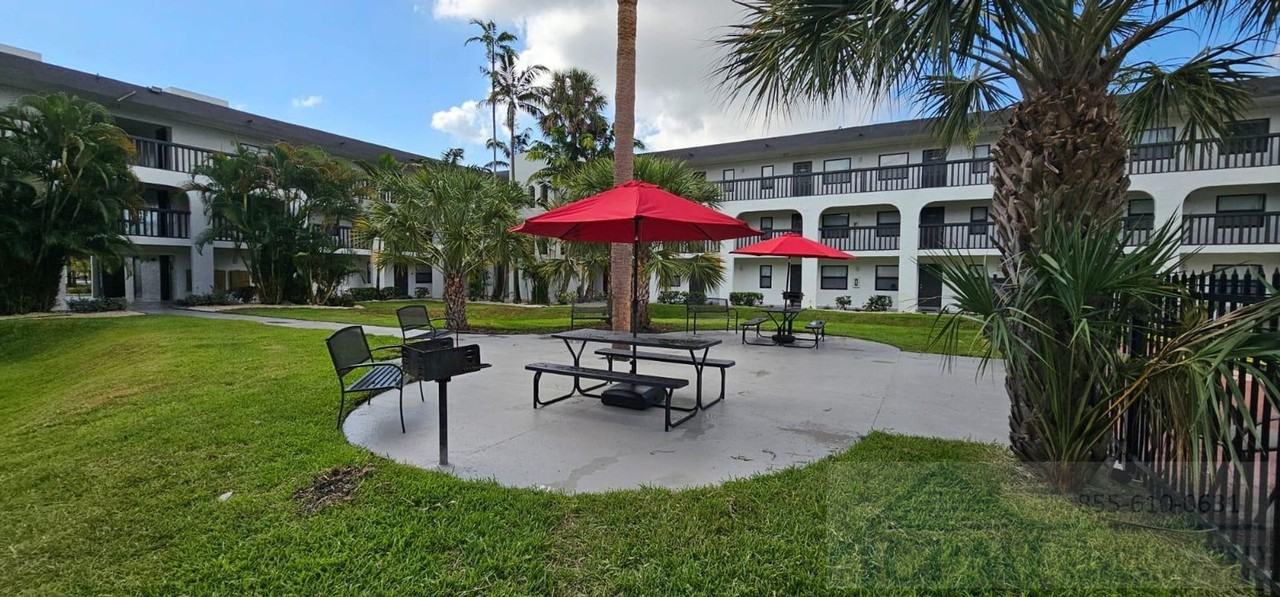 Riverside Manor/N'ice Apartments - Photo 4 of 12