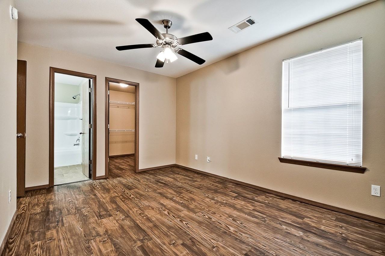 Stonegate III - MC - Photo 6 of 15