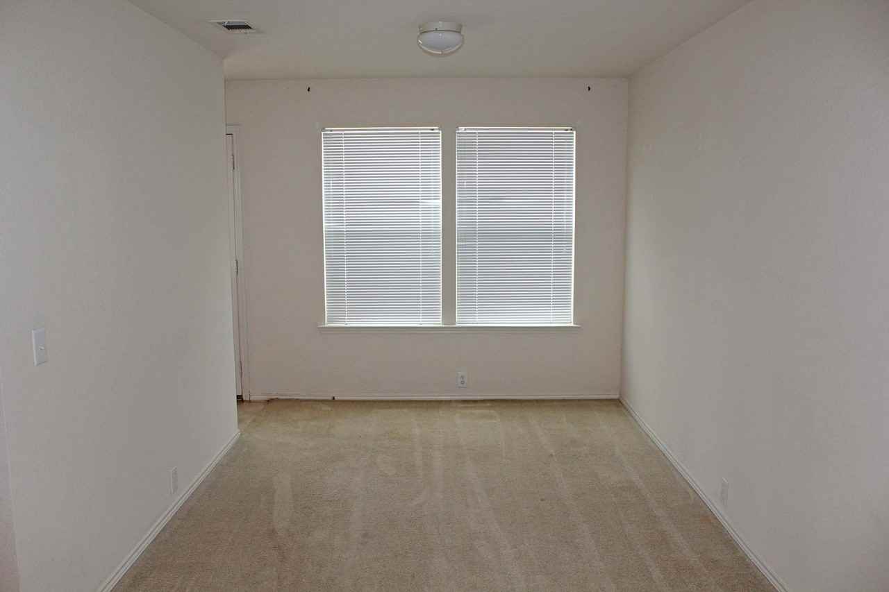 8621 Chisholm Trl - Photo 4 of 22