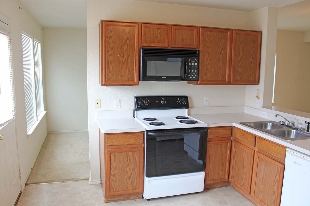 8621 Chisholm Trl - Photo 5 of 22