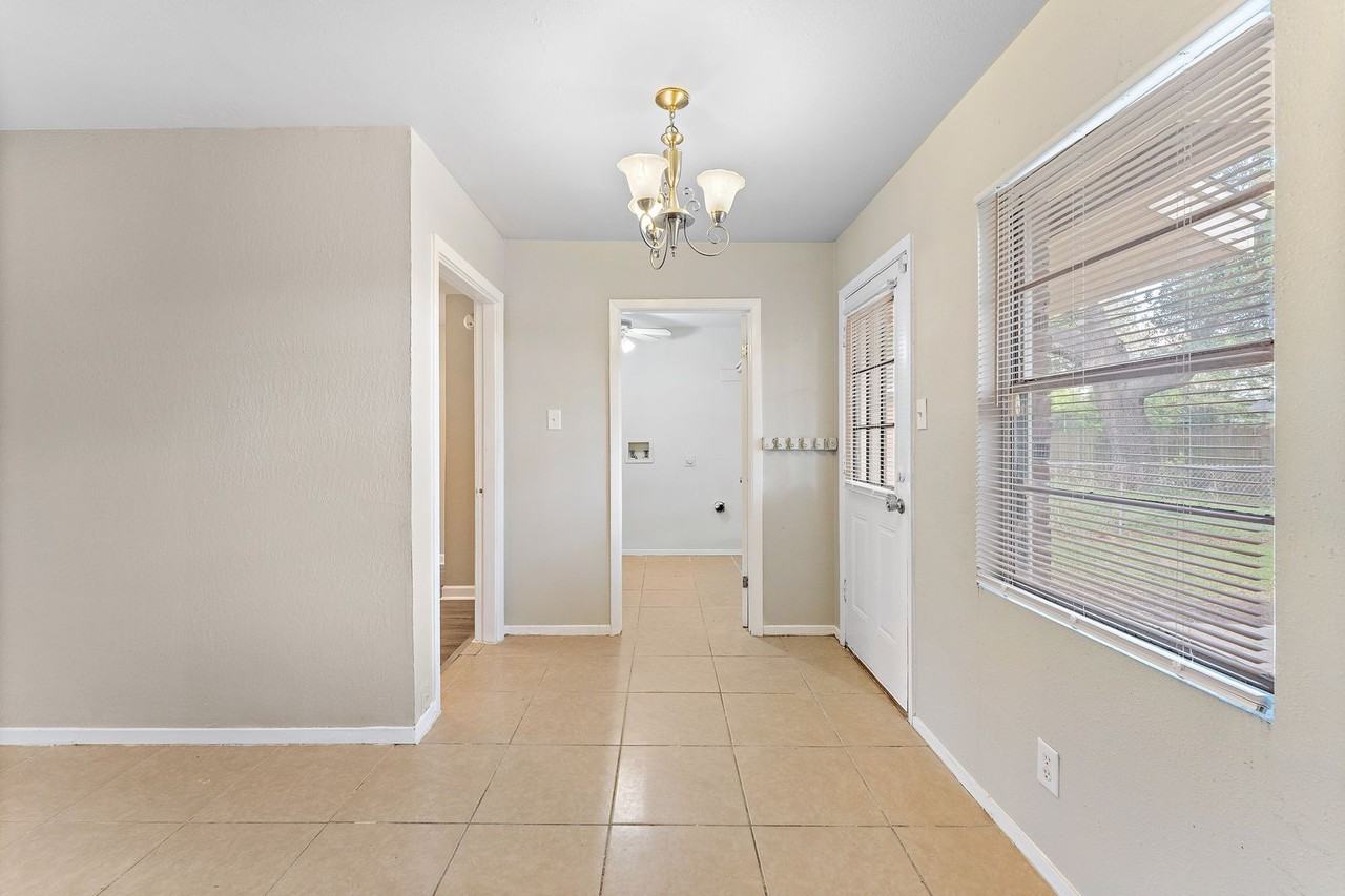 2910 Somerset Ave - Photo 4 of 10