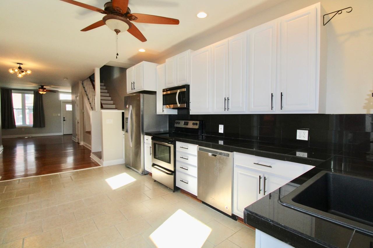 437 Harris St - Photo 3 of 18