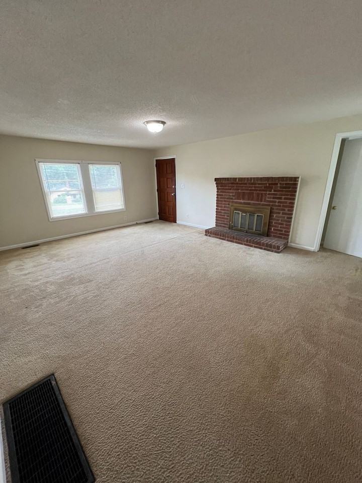 326 Mayflower Ave - Photo 2 of 10