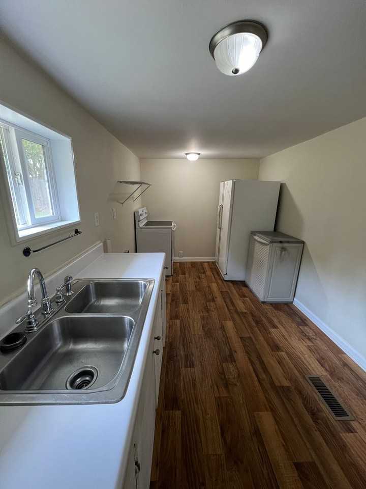 326 Mayflower Ave - Photo 3 of 10