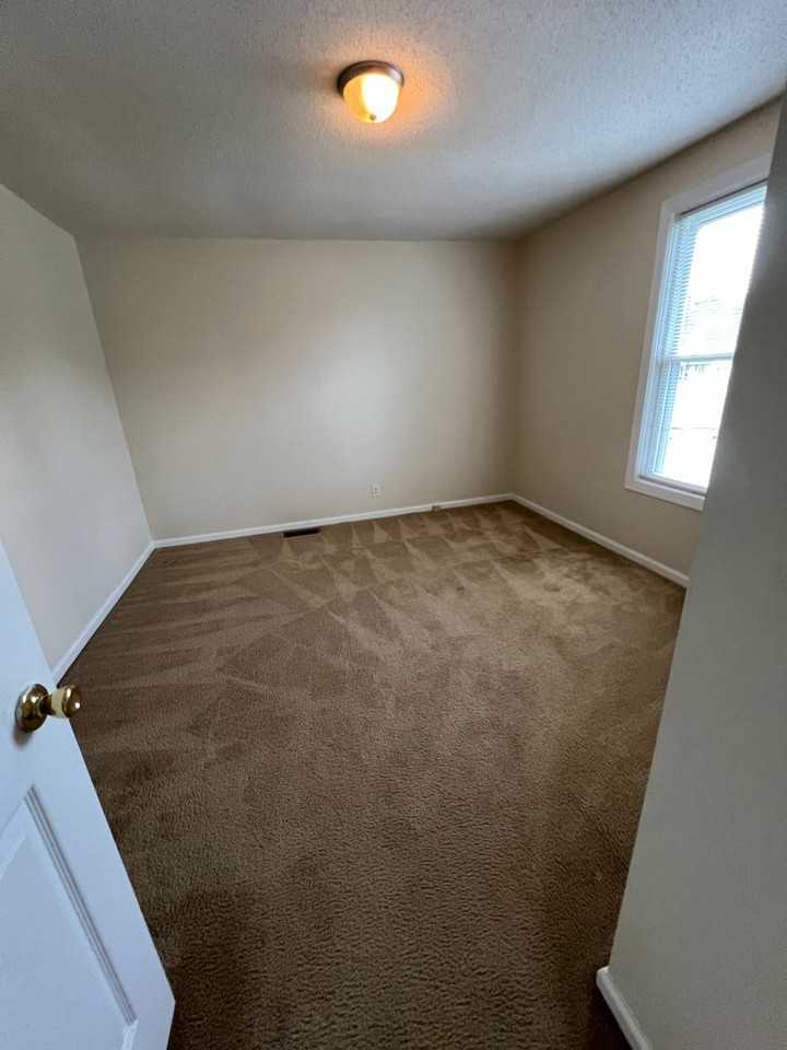 326 Mayflower Ave - Photo 4 of 10