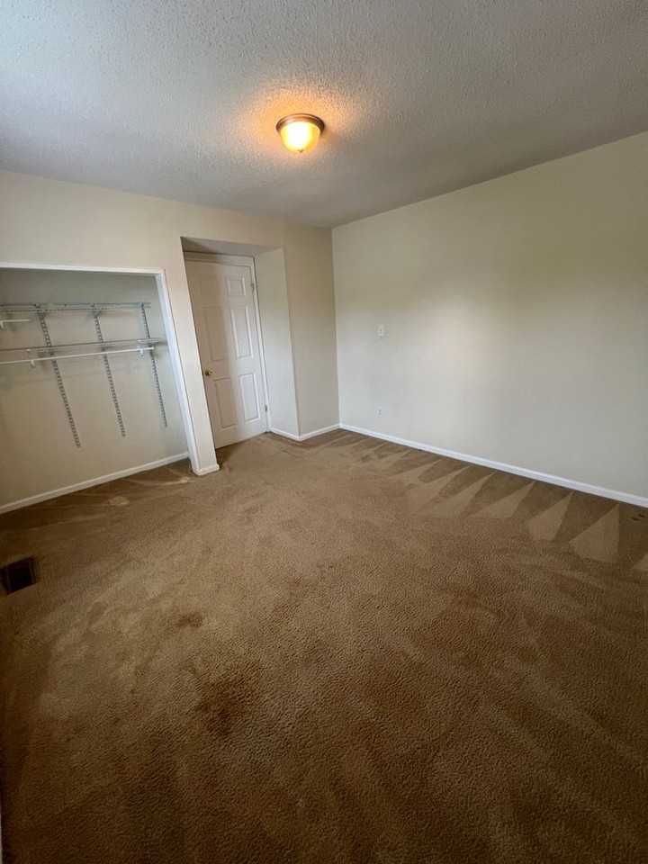 326 Mayflower Ave - Photo 5 of 10