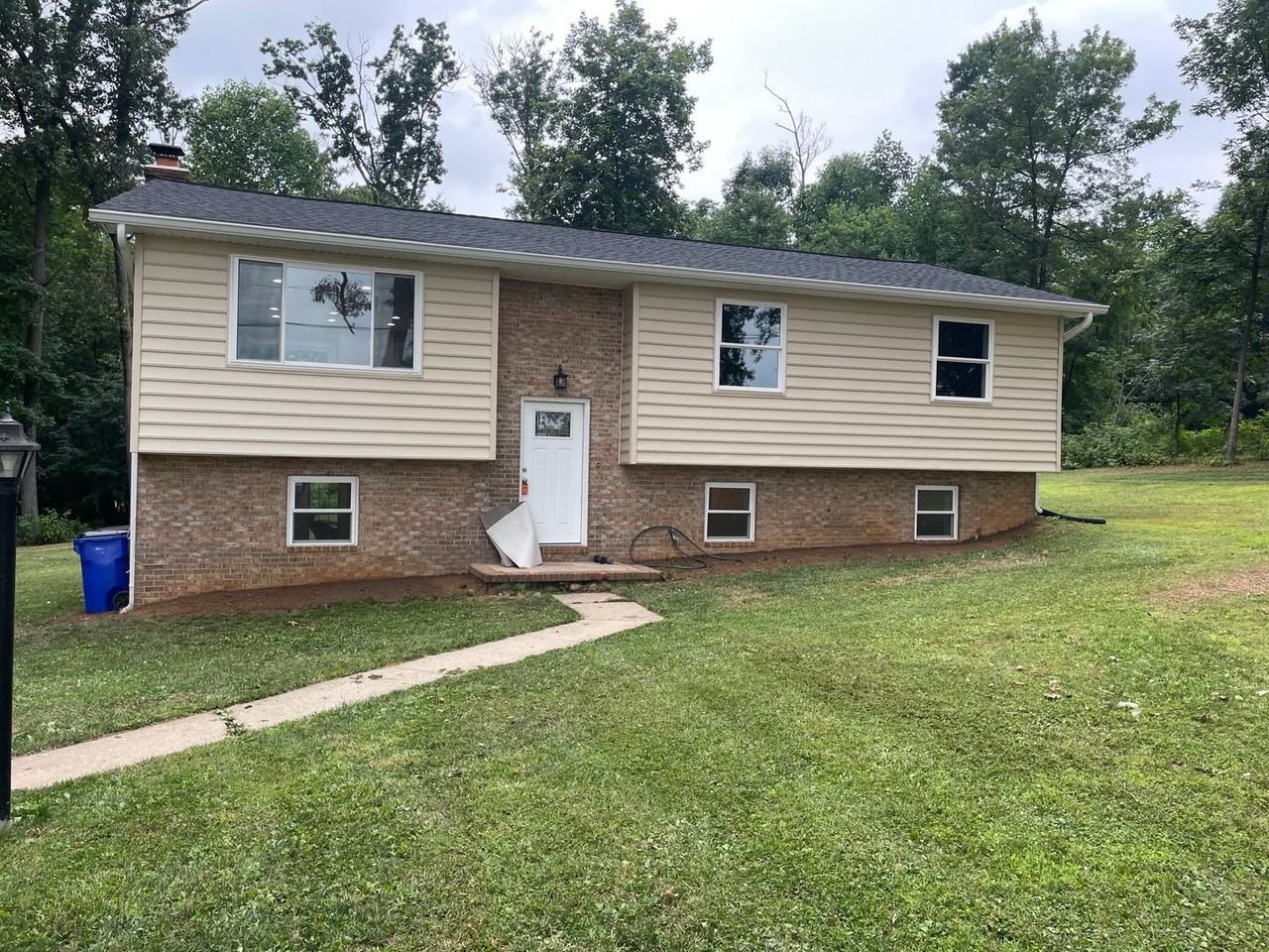 1364 Saint Michaels Rd - Photo 2 of 33