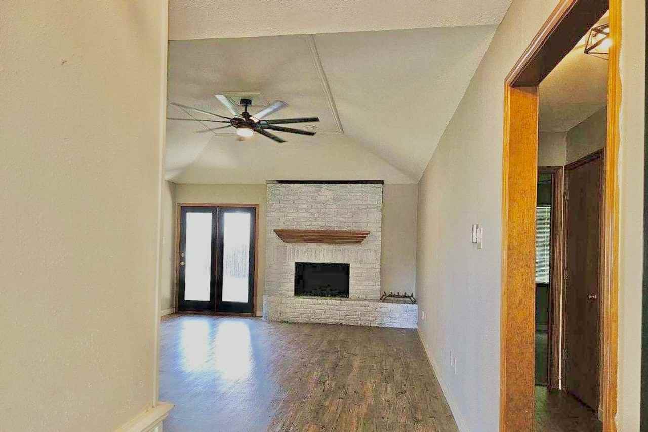 5814 72nd St - Photo 2 of 18