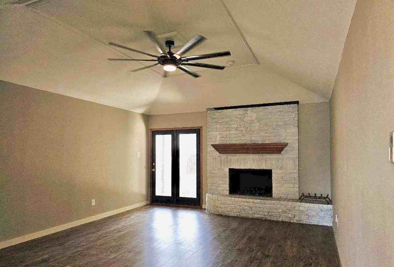 5814 72nd St - Photo 3 of 18