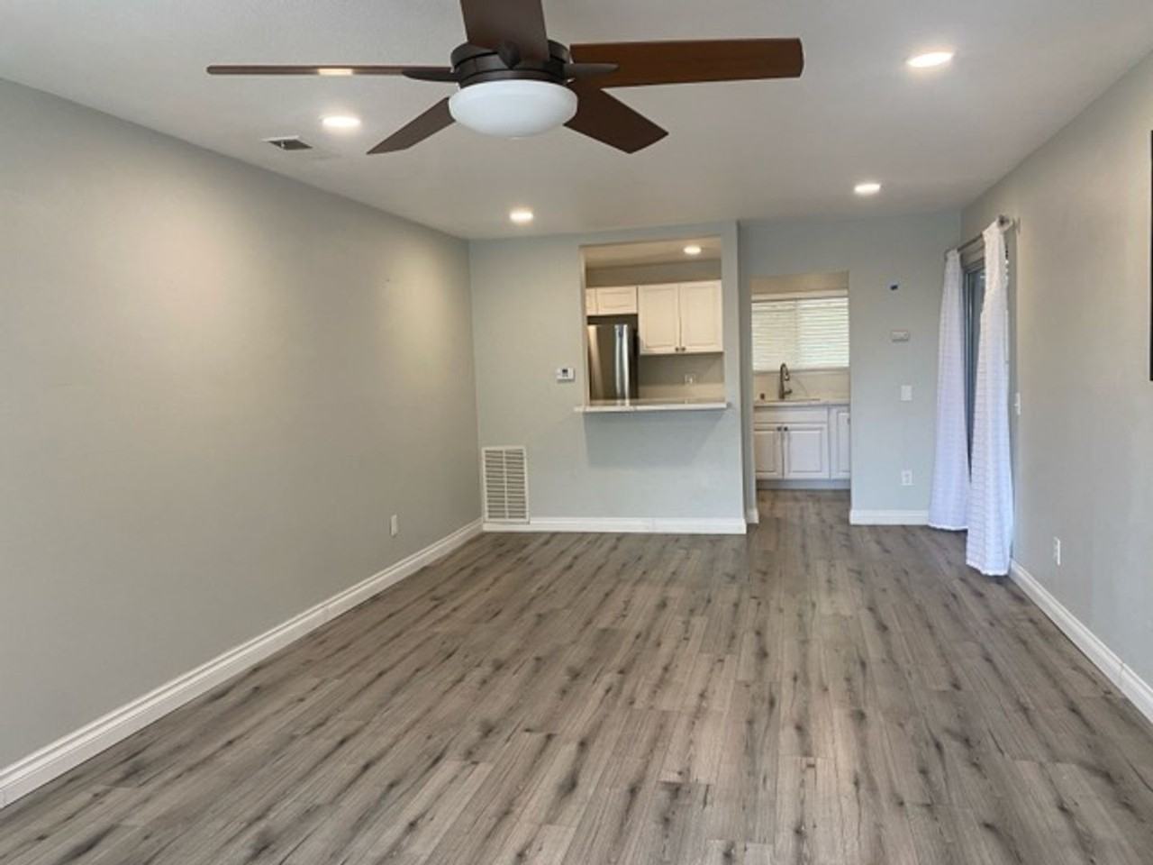 1401 Temple Heights Dr - Photo 2 of 13