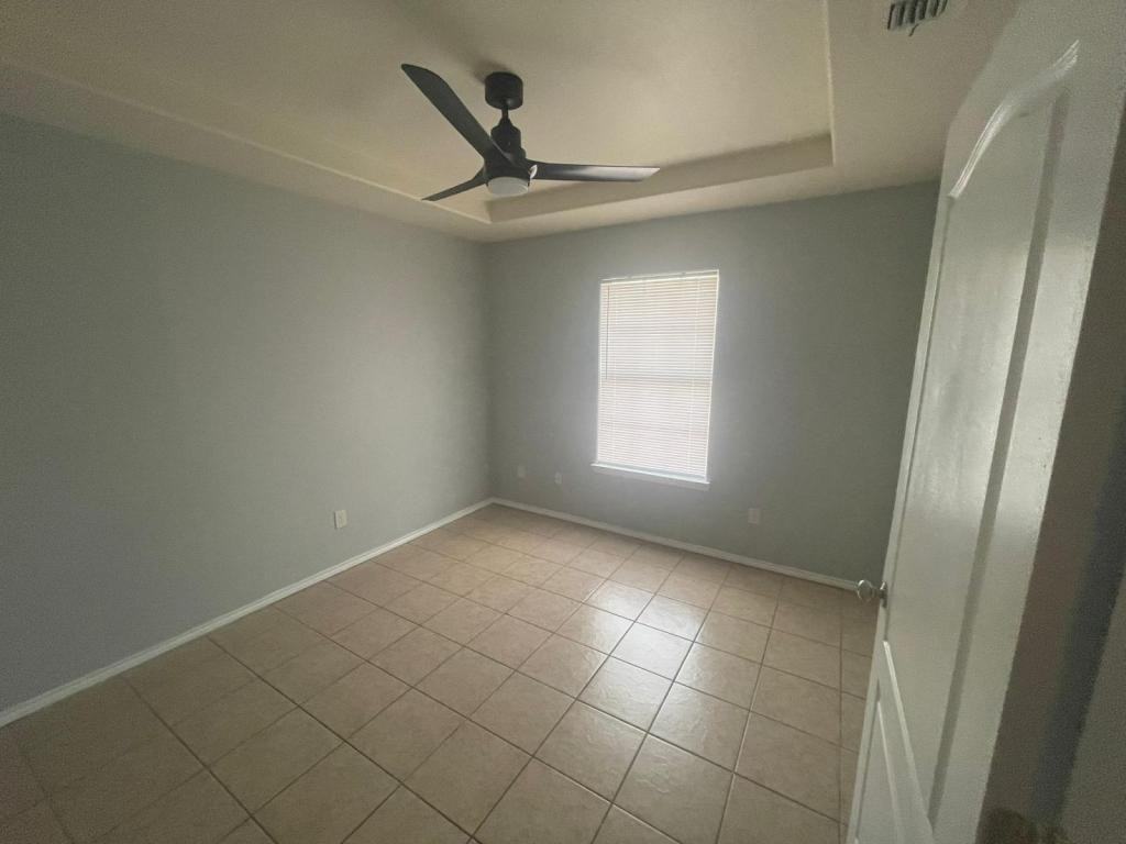1301 N Sal St - Photo 6 of 11