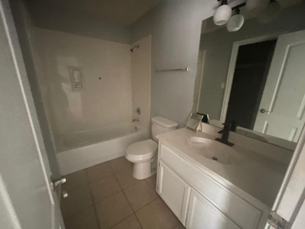 1301 N Sal St - Photo 7 of 11