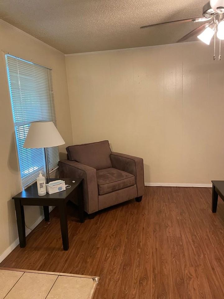 2415-2417 Charlotte St - Photo 3 of 4