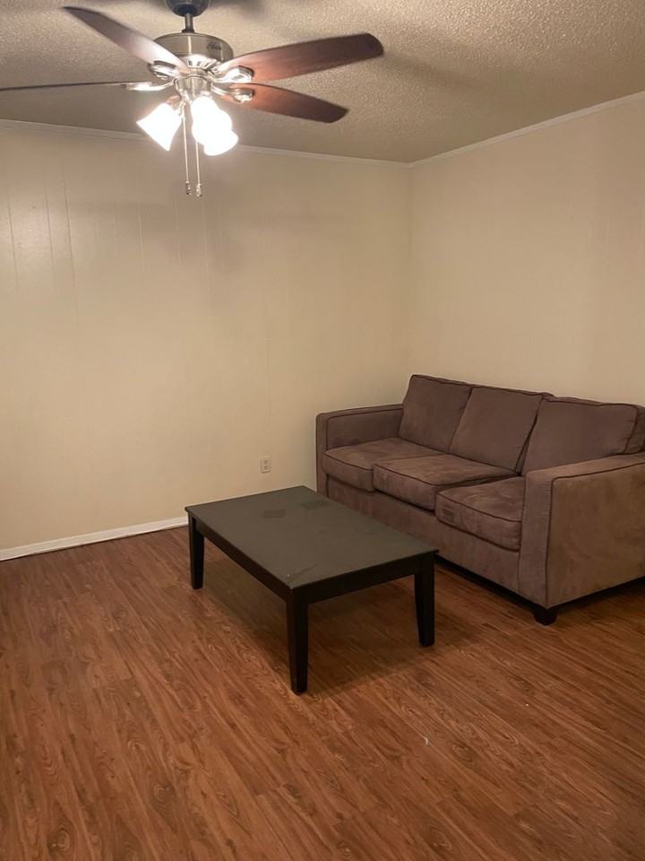 2415-2417 Charlotte St - Photo 4 of 4