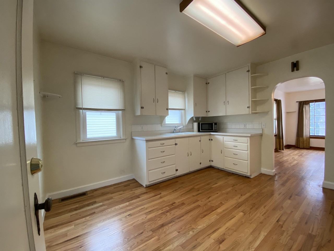 216 E 6th St - Photo 3 of 14