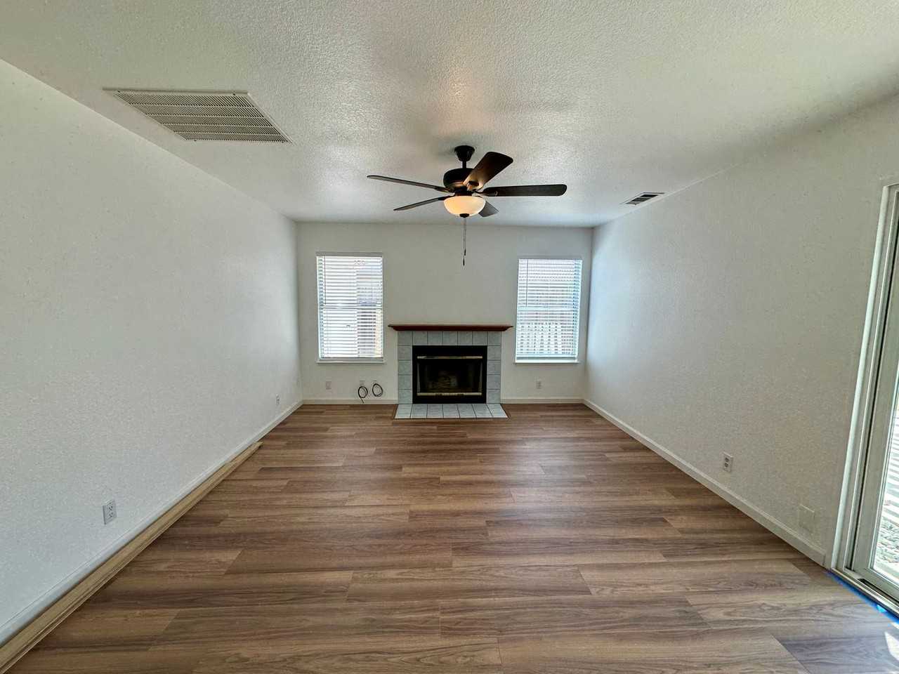 1220 Lee Ave - Photo 2 of 20