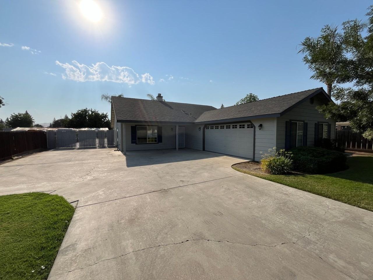 1354 N Newcomb St - Photo 2 of 30