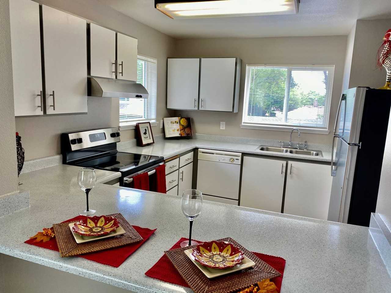 Lexington Apartments - Photo 2 of 18