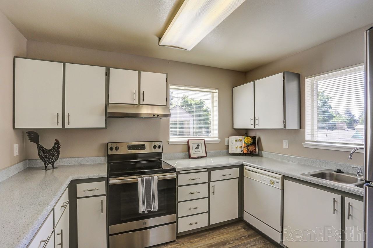 Lexington Apartments - Photo 5 of 18