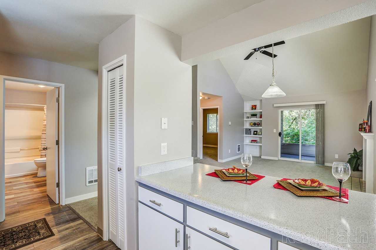 Lexington Apartments - Photo 6 of 18