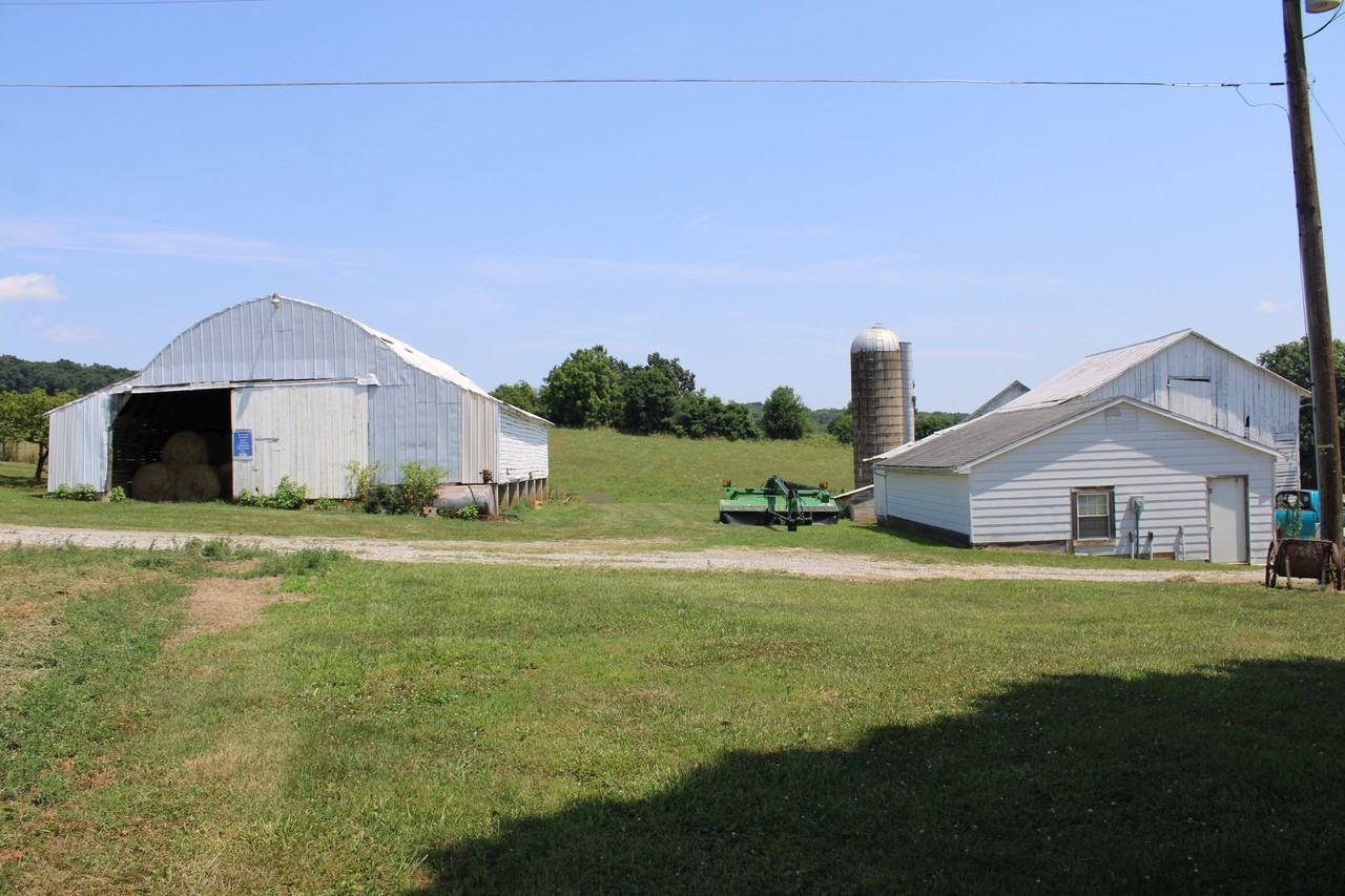 4676 Shaffers Church Rd - Photo 6 of 22