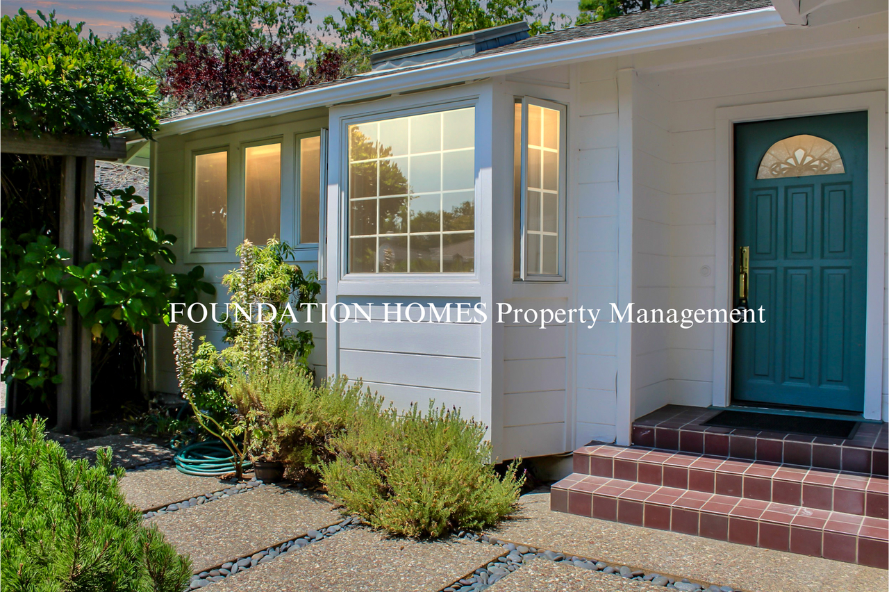 33 College Ct - Photo 2 of 31