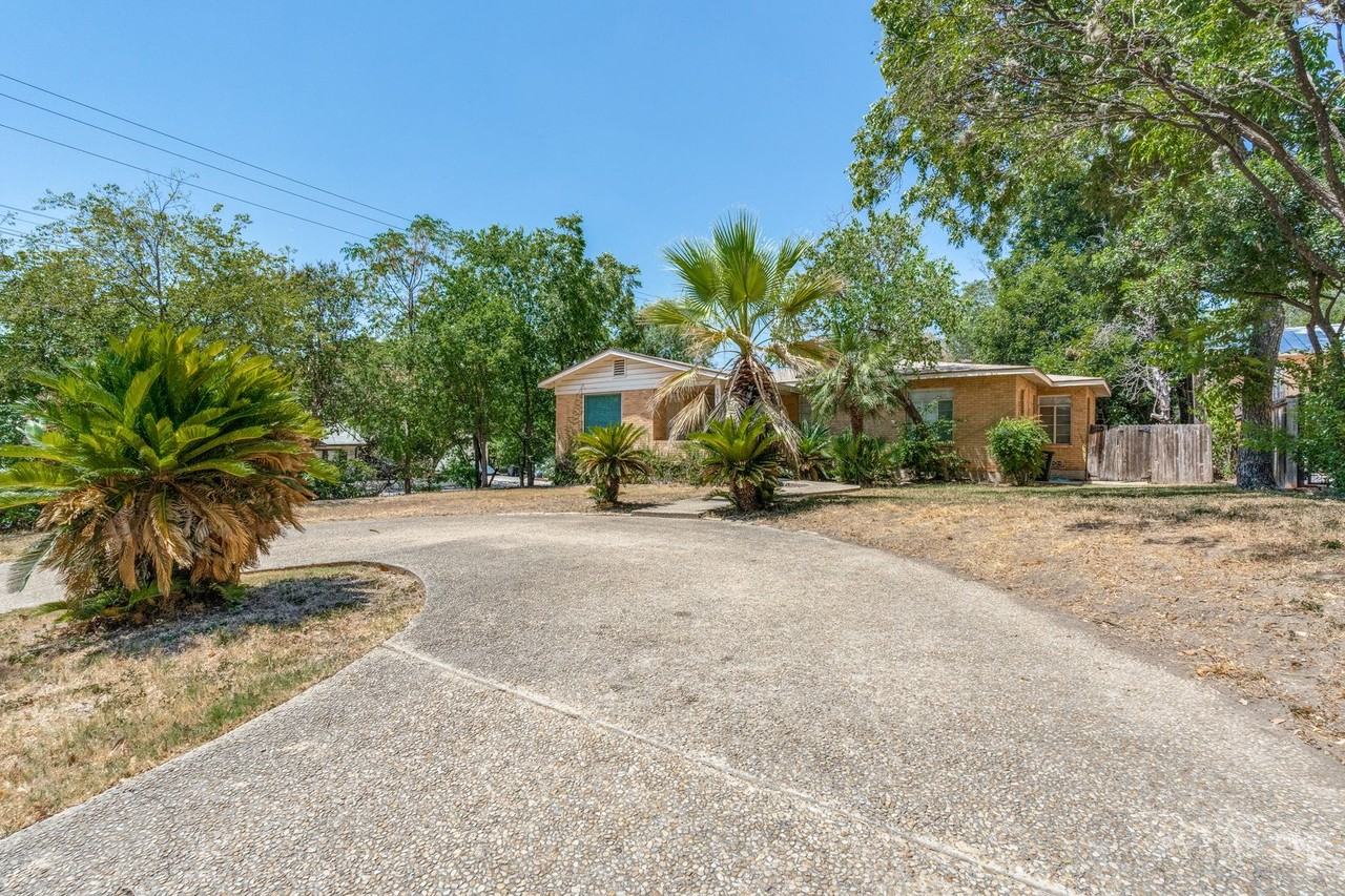 101 Canterbury Hill St - Photo 2 of 22