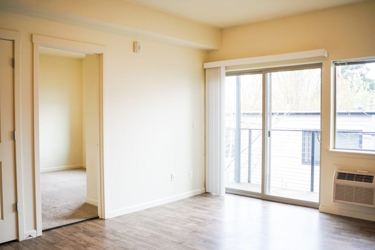 1650 Se Harold St #6 - Photo 6 of 13