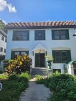 featured image of 919 909,915, and 919 Greenwood Ave NE