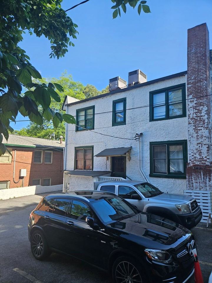 Greenwood Ave - Photo 2 of 5