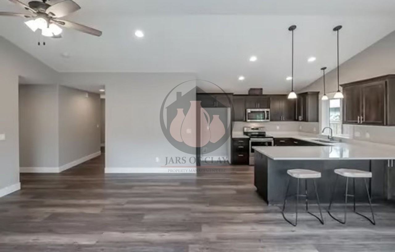 1081 Baxter Rd Se - Photo 4 of 10