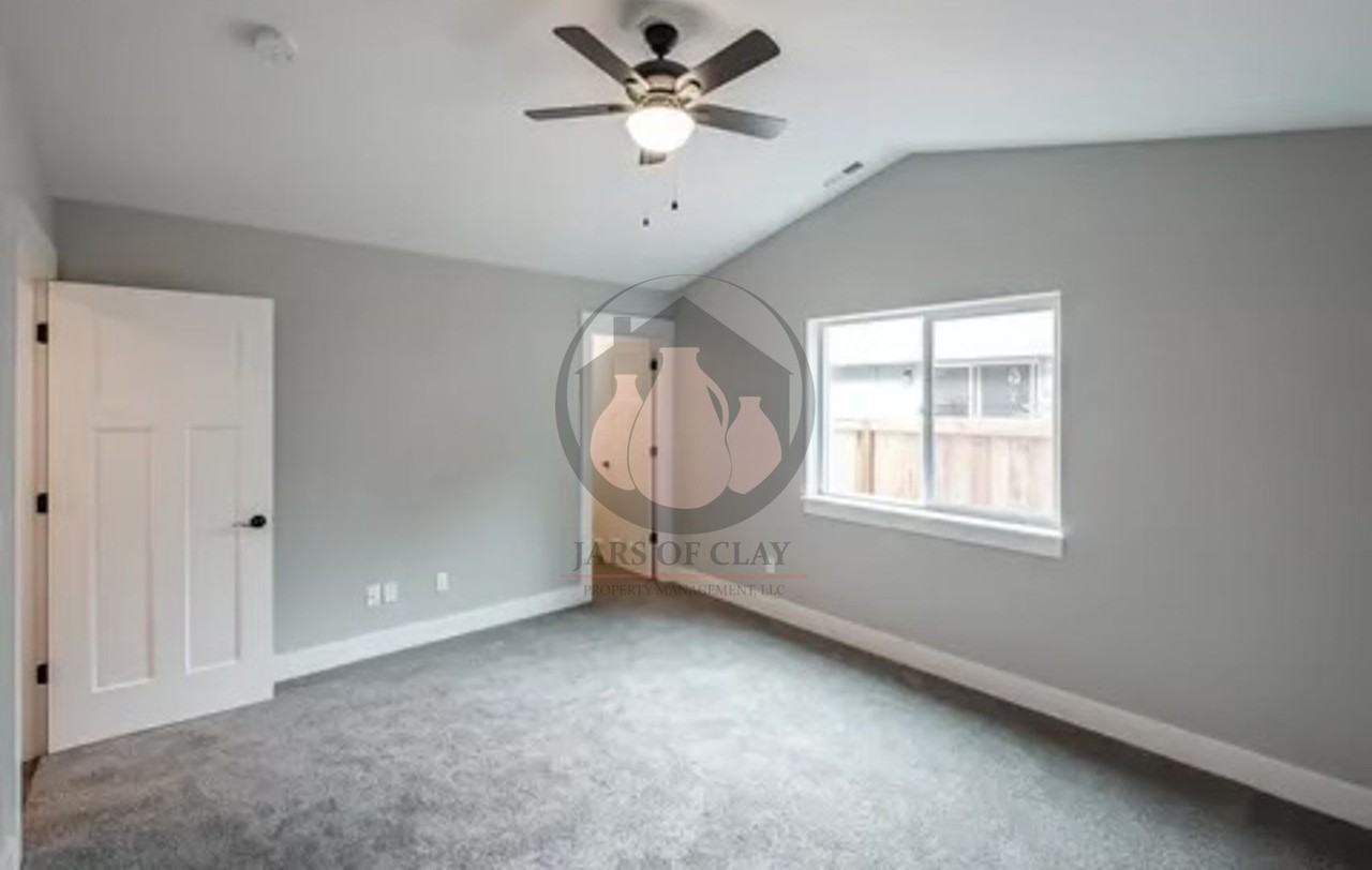 1081 Baxter Rd Se - Photo 5 of 10