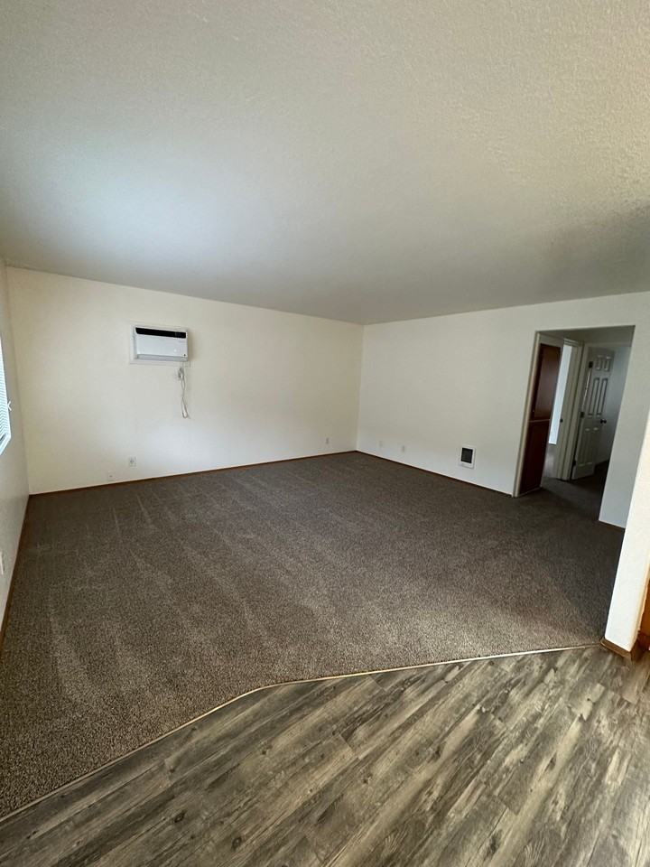 396 Ne Miguel St - Photo 3 of 21