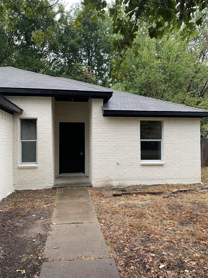 120 Plumthicket Ln - Photo 2 of 19