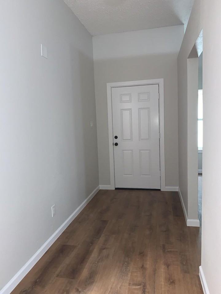 120 Plumthicket Ln - Photo 3 of 19
