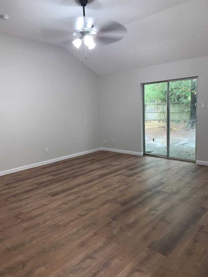 120 Plumthicket Ln - Photo 7 of 19