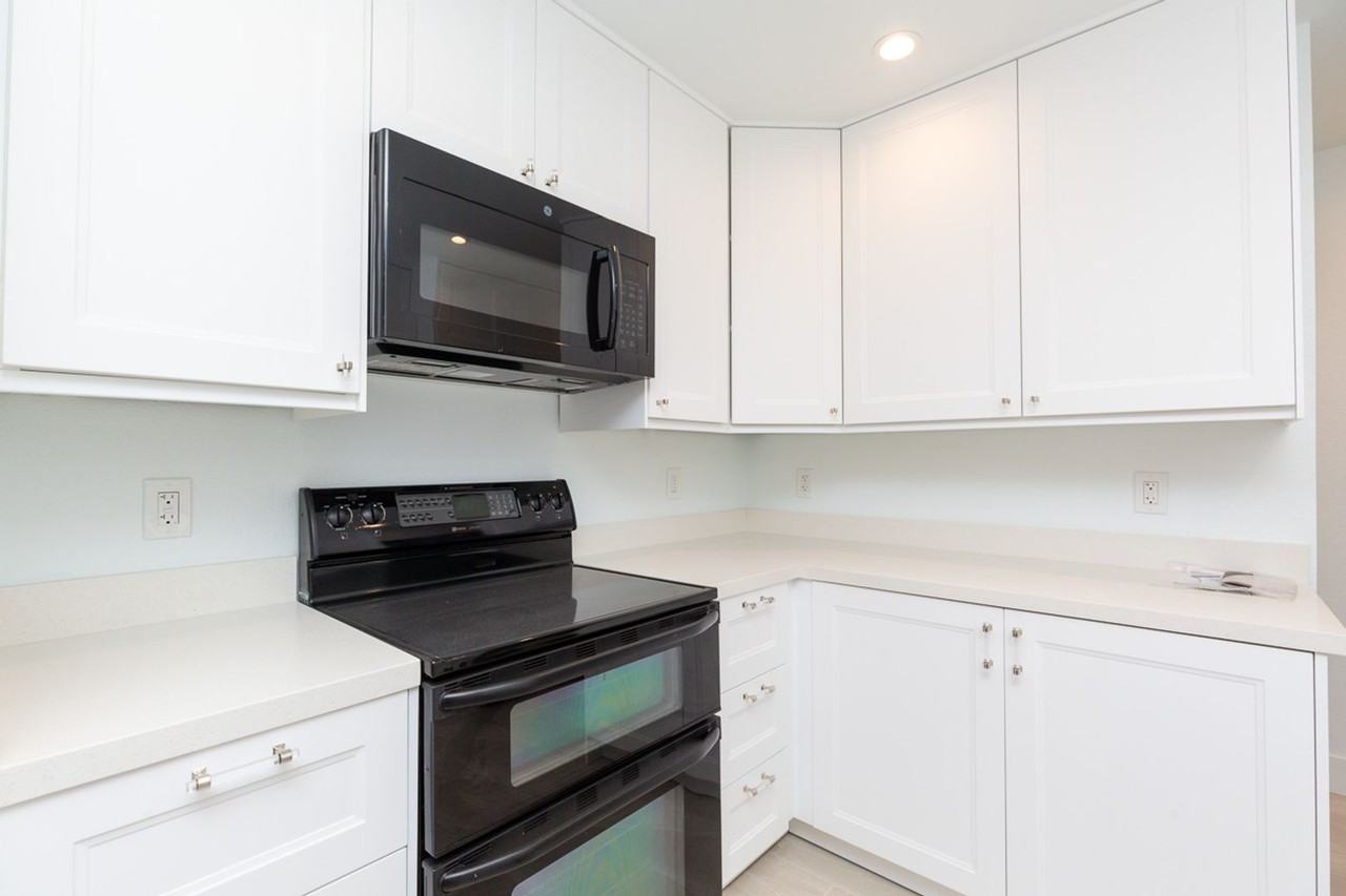 8740 Villa La Jolla Dr - Photo 4 of 28