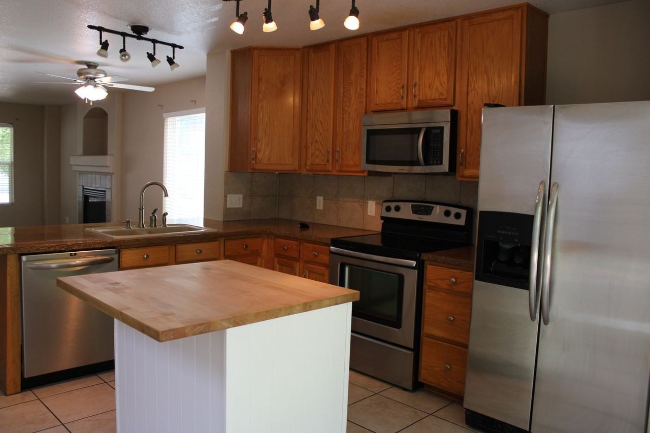 1932 Fossil Creek Pkwy - Photo 2 of 17