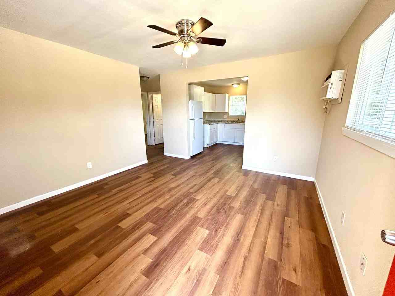 811 John Adams Dr - Photo 3 of 11