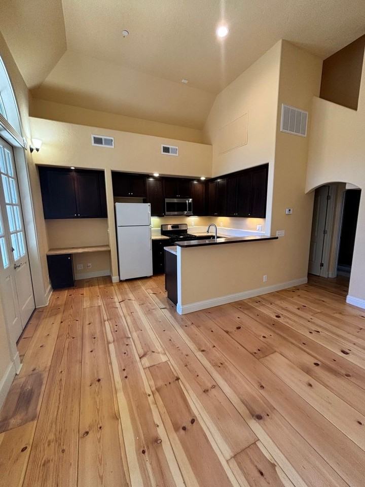 2063 Hoen Ave Unit A - Photo 3 of 11