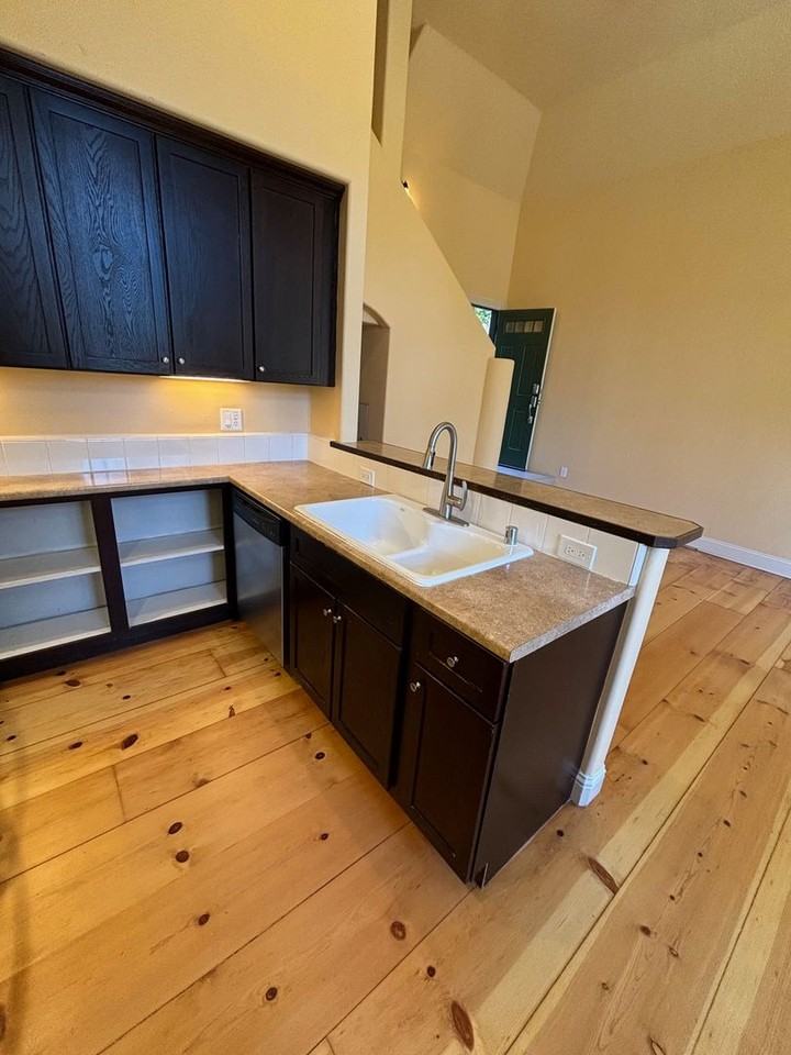 2063 Hoen Ave Unit A - Photo 5 of 11