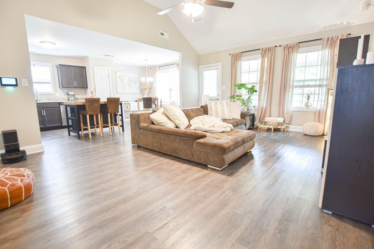 893 Lutz Ln - Photo 2 of 15