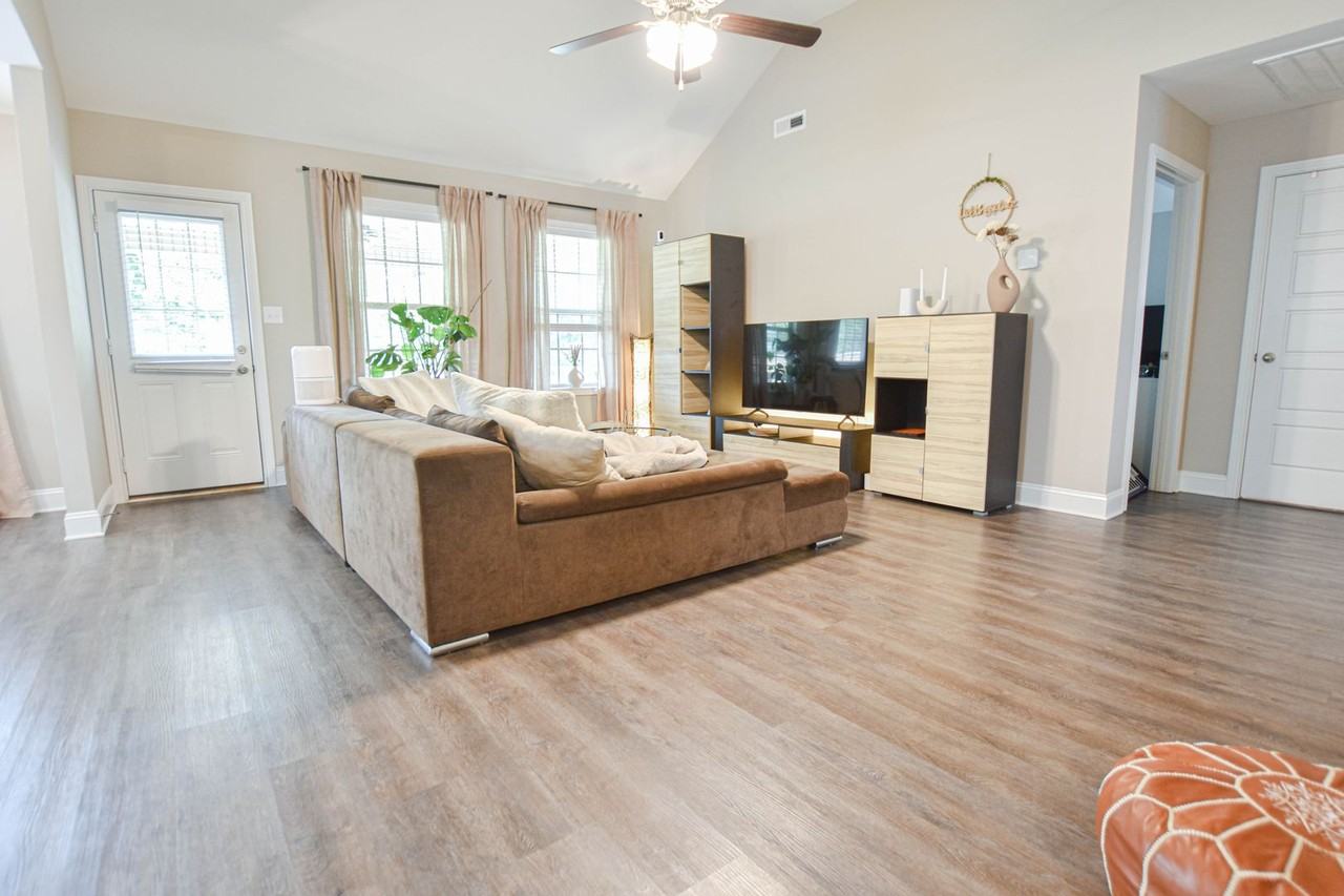 893 Lutz Ln - Photo 3 of 15