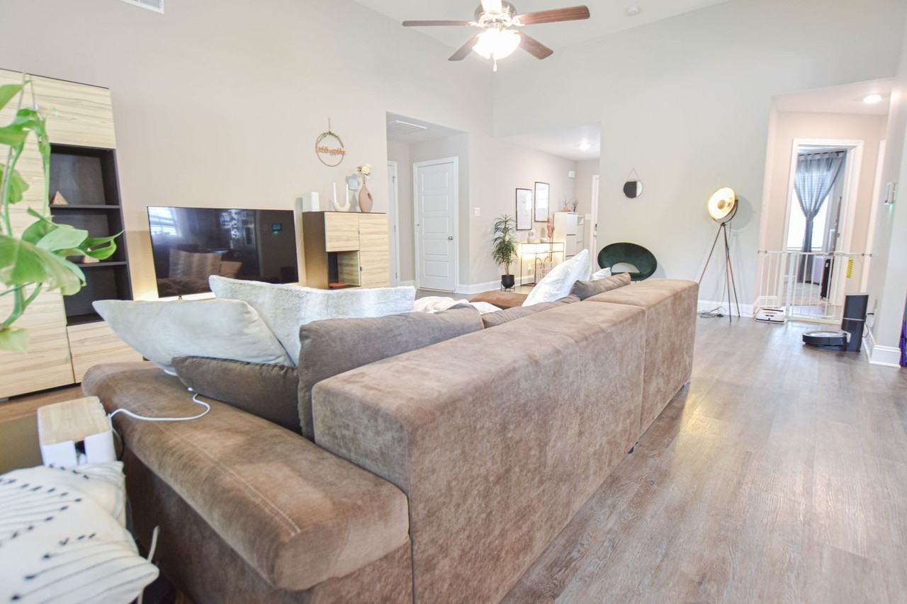 893 Lutz Ln - Photo 4 of 15